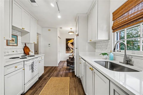 Photo of 3669 Peachtree Road NE #2C, Atlanta, GA 30319 (MLS # 7852420)