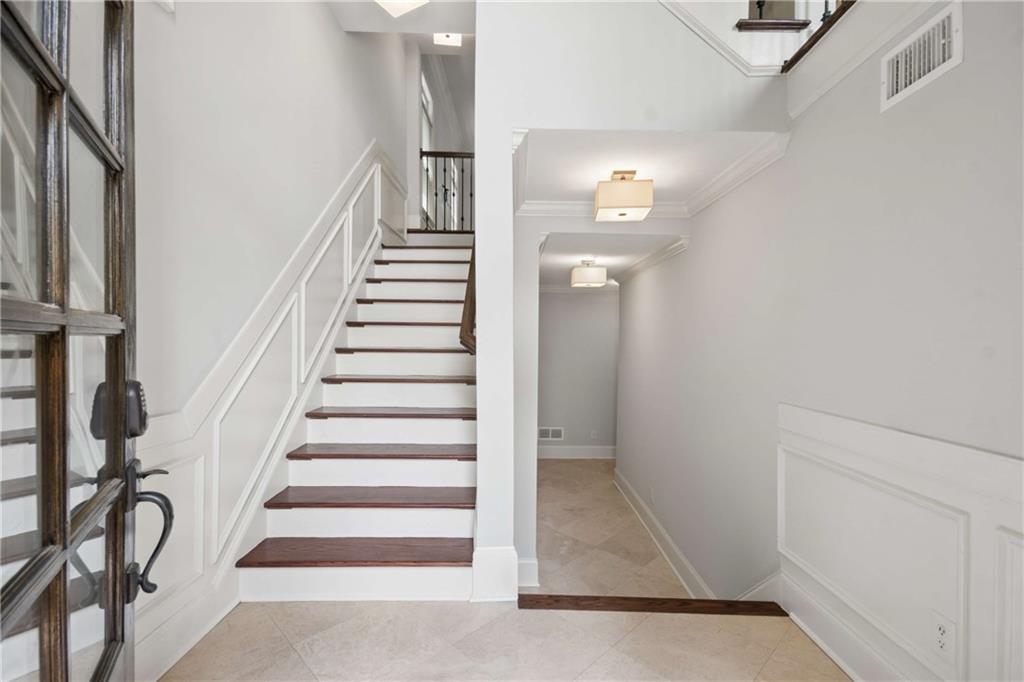 1928 Saxon Valley Circle NE