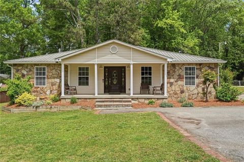 Homes For Sale - 1517 East Church Street<br/> Monroe, GA 30655