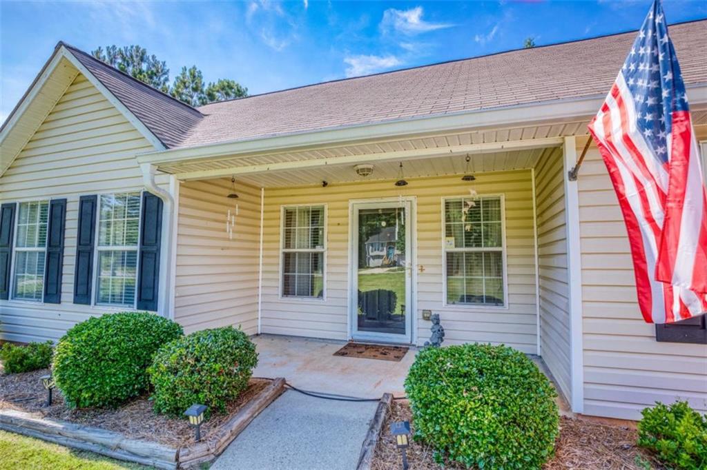 1015 Carriage Way, Loganville, Georgia image 4