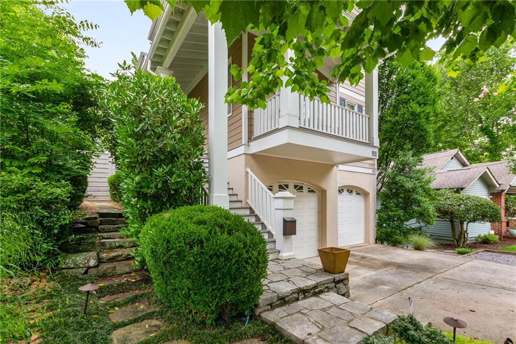 911 Monroe Circle NE