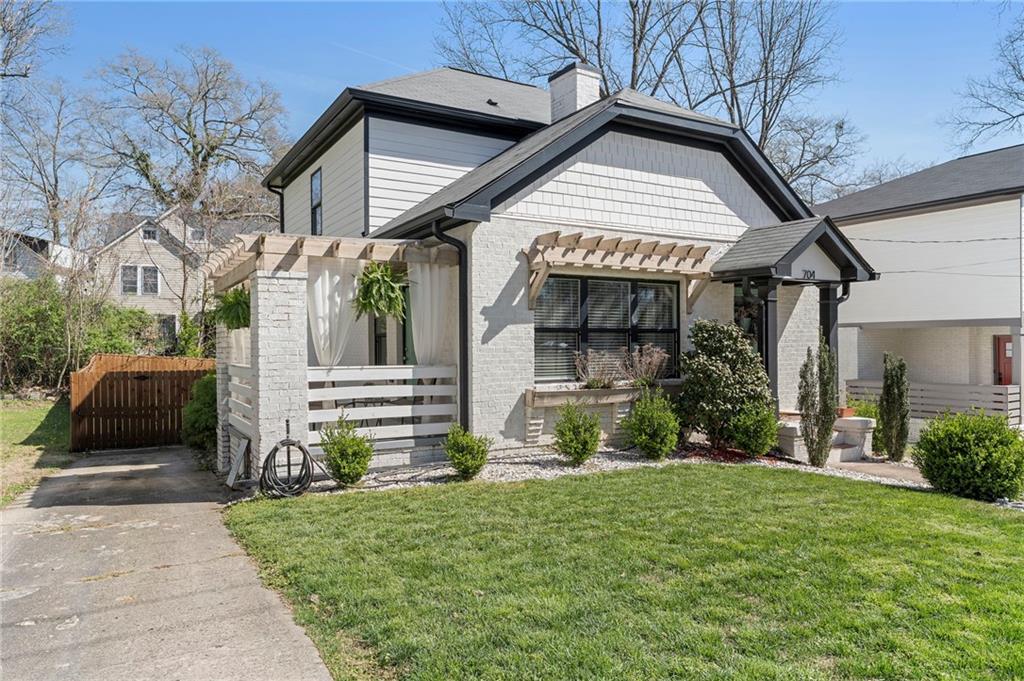 704 Rochelle Drive SW