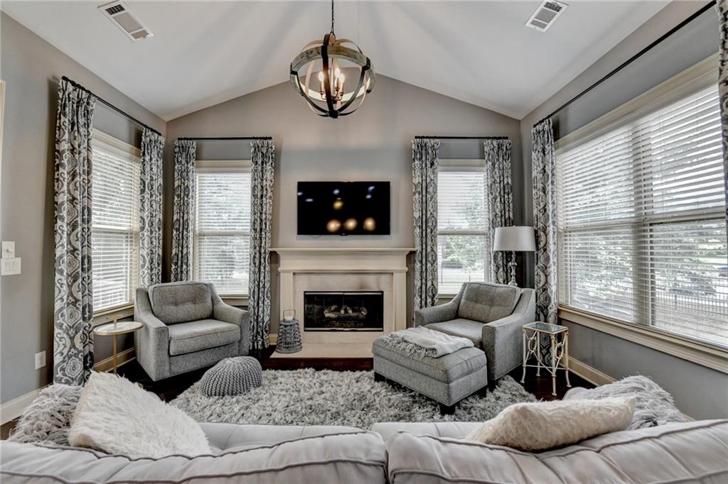 Oaks on Charlotte - Residential