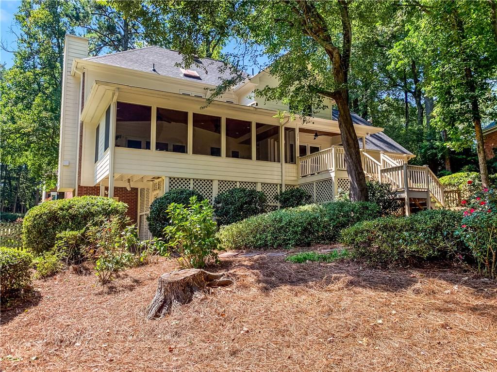 138 Lakeside Drive NW