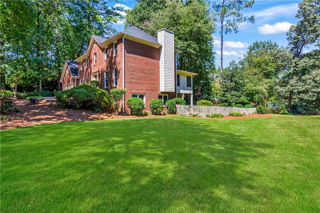 138 Lakeside Drive NW