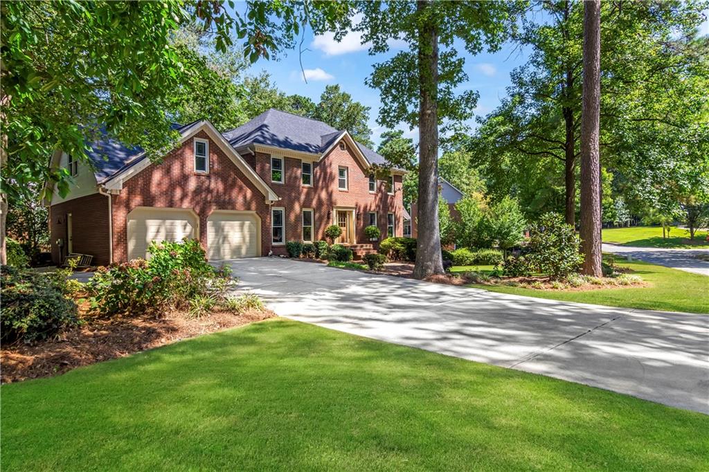 138 Lakeside Drive NW