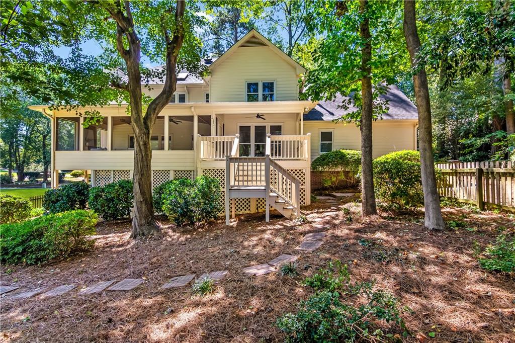 138 Lakeside Drive NW