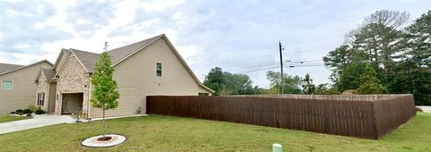 A home in Dacula