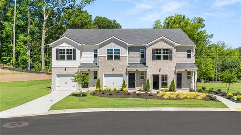 Townhouse For Sale - 124 Kenmore Circle #13<br/> Perry, GA 31069