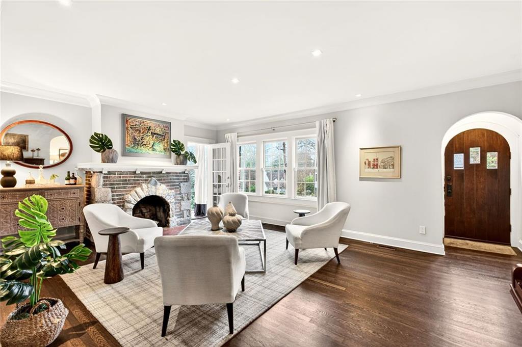 461 Pine Tree Drive NE