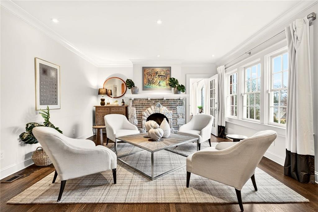 461 Pine Tree Drive NE