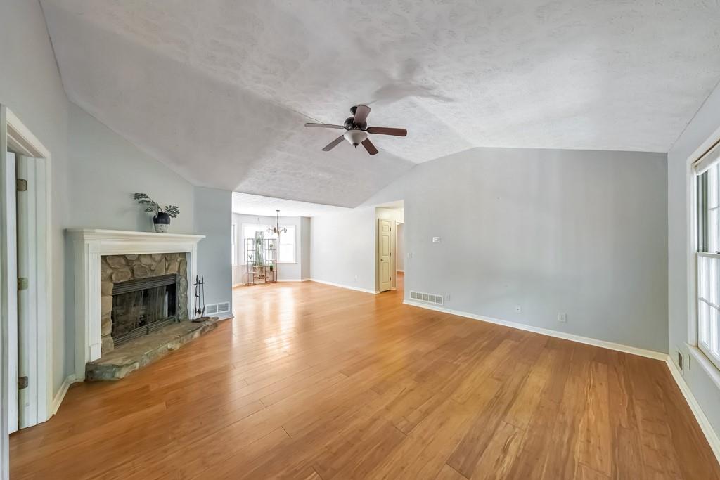 623 Peachtree Drive SE