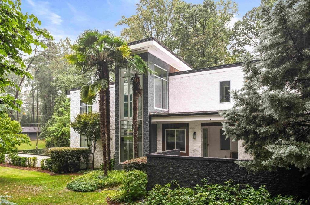 1960 Tall Tree Drive NE