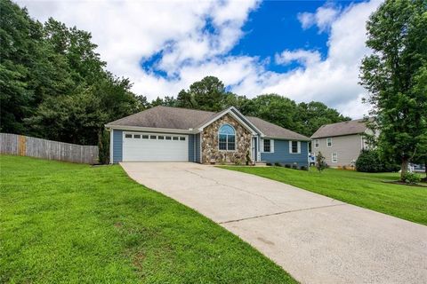 Homes For Sale - 1420 Greenwood Court<br/> Canton, GA 30115