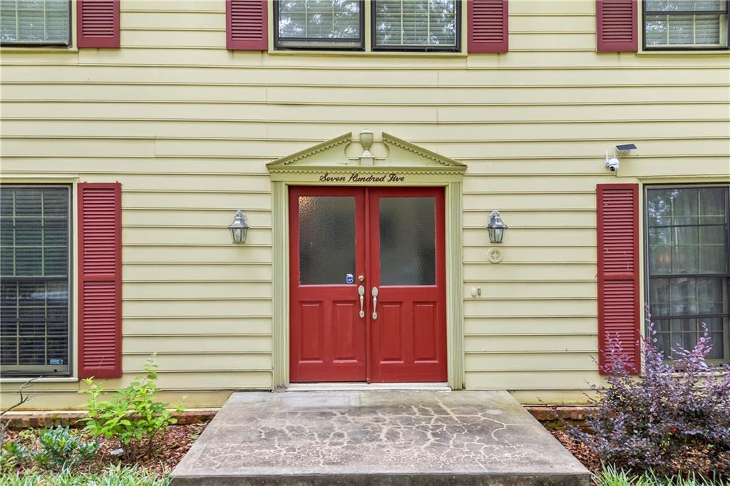 705 Clubhouse Drive SE