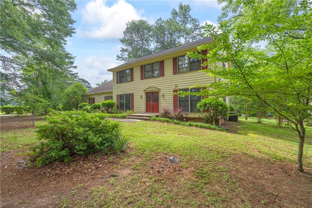 705 Clubhouse Drive SE