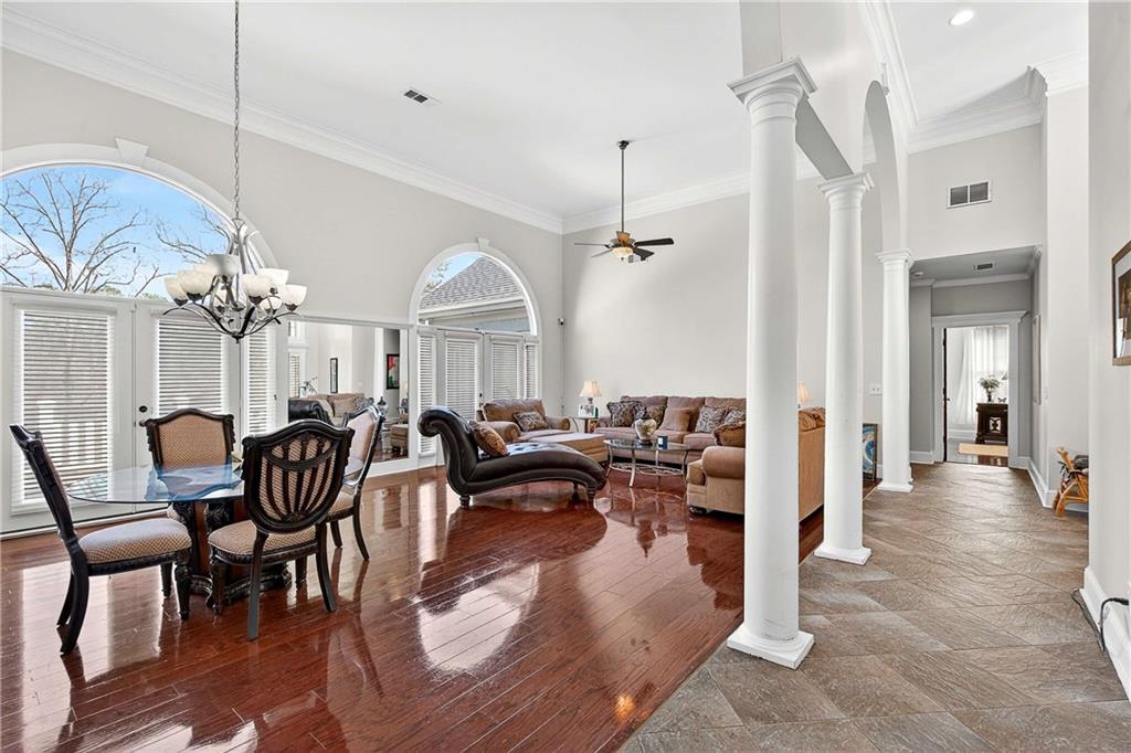 1037 Lyndhurst Way SE