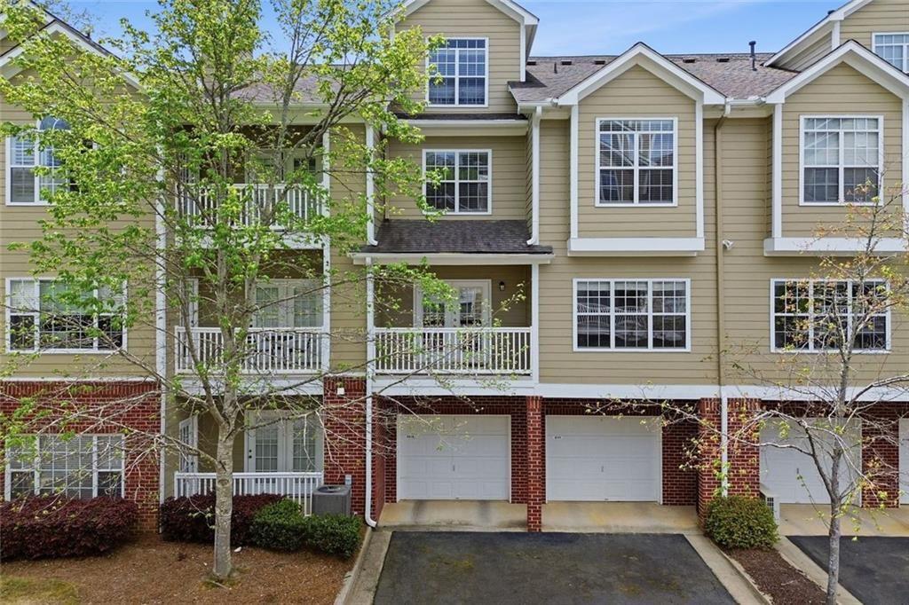2111 Woodland Lane