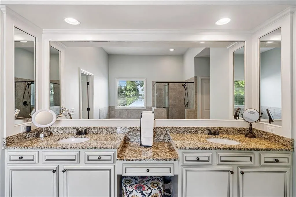 Alpharetta, Georgia 30005, United States, 5 Bedrooms Bedrooms, ,4 BathroomsBathrooms,Residential,Active,171186