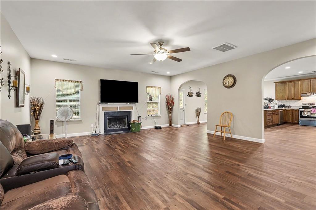2701 Oakmont Way