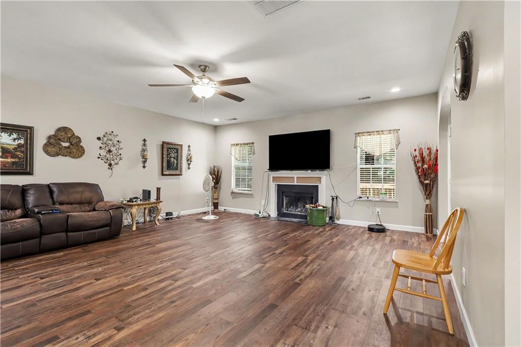 2701 Oakmont Way