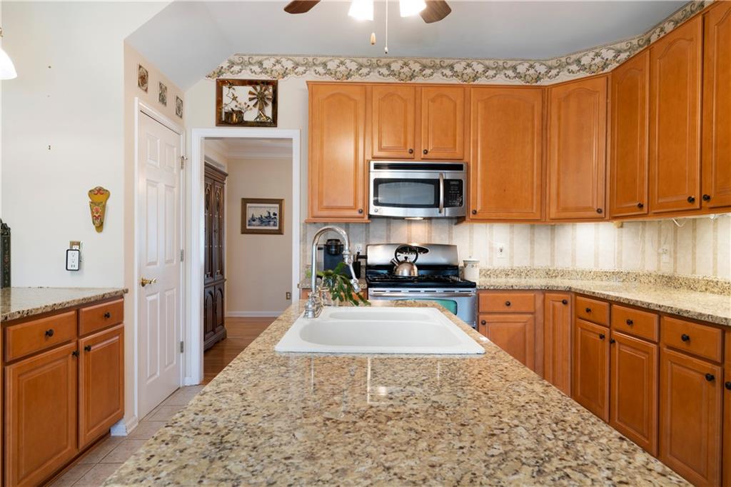 5960 Camelia Drive, Douglasville, Georgia image 8