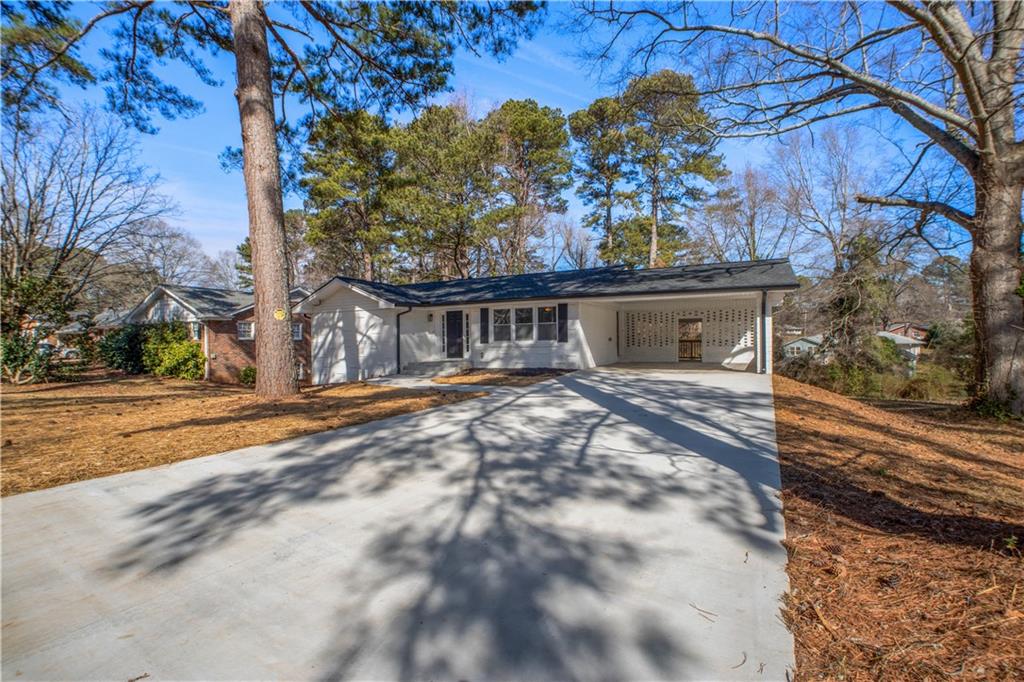 1890 Carla Drive, Morrow, Georgia image 2