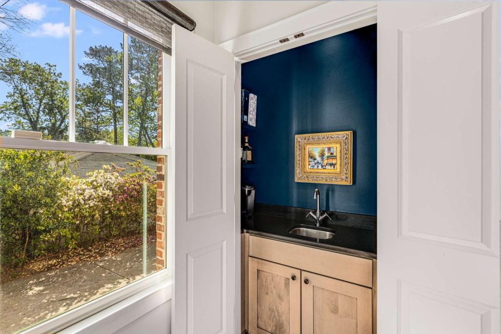 1256 Spring Valley Lane, Atlanta, Georgia image 18