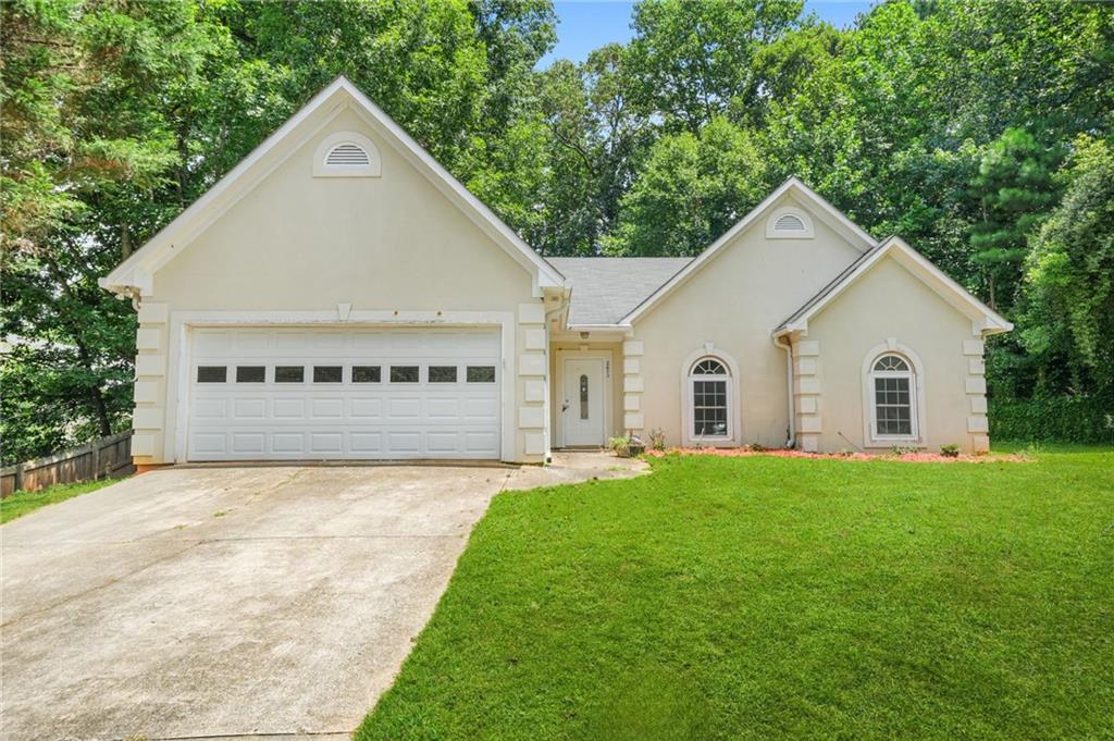 Come see this wonderful ranch-style home, nestled in a quiet cul-de-sac. Located in the highly sought-after Collins Hill School District, this home features 3 bedrooms, 2 bathrooms, and a warm, inviting family room with a fireplace, perfect for relaxing or entertaining. Freshly installed carpet adds a clean, updated feel. Lovely kitchen equipped with stainless steel appliances and granite countertops. Enjoy access to community swim and tennis amenities, and take advantage of a prime location just minutes from top-rated schools, shopping, dining, parks, and easy access to I-85 and Hwy 316. Homes in this area go fast, so schedule your showing today before it’s gone!