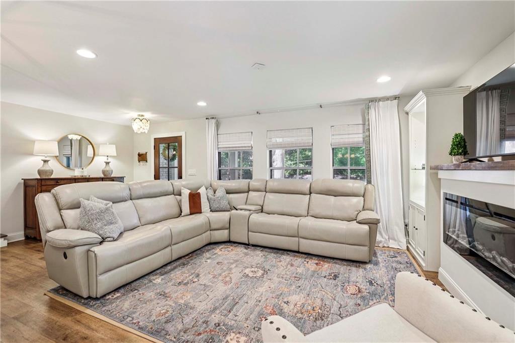 1112 Mayfield Drive
