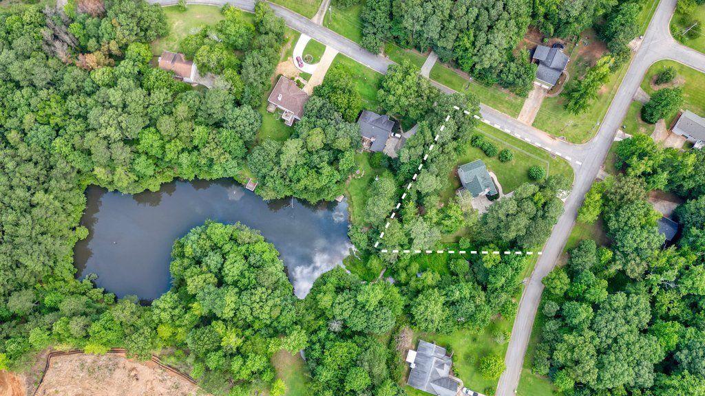 12 Paces Lakes Point