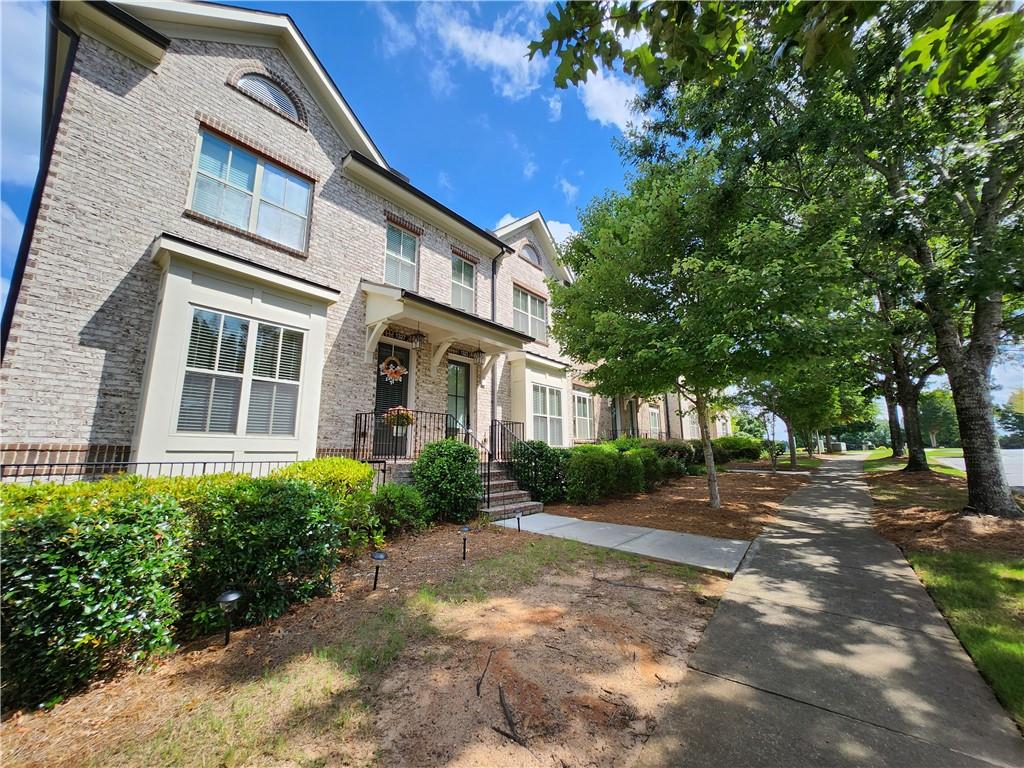 Rare opportunity! Brick-front townhome built in 2017 with 3 bedrooms, 3.5 bathrooms, and a 2-car garage—ideally located just minutes from vibrant Suwanee Town Center. Enjoy easy access to award-winning schools, shopping, dining, grocery stores, and the scenic Suwanee Creek Greenway with its walking and biking trails.
This bright and open floor plan features a spacious granite kitchen island, hardwood floors throughout the main level and master bedroom, and plenty of natural light. The terrace-level bedroom includes a full bath—perfect for guests. The master suite boasts a separate tub and shower, while the secondary bedroom includes its own private bath and large closet.