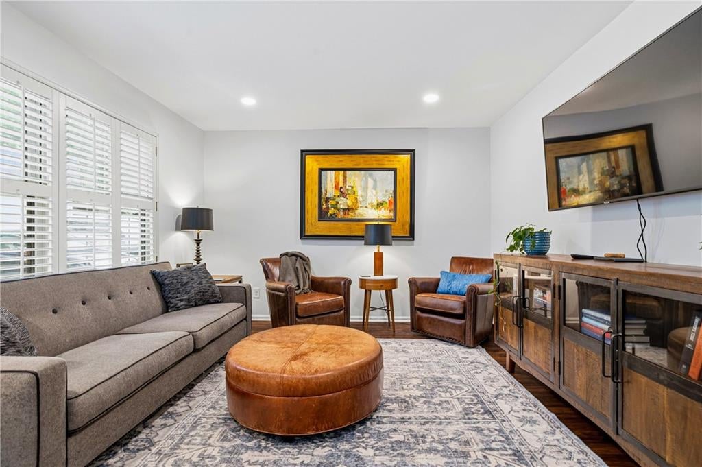 68 Monet Court NW