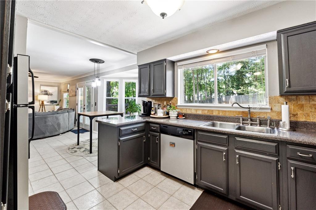 4031 E Meadow Drive, Duluth, Georgia image 13