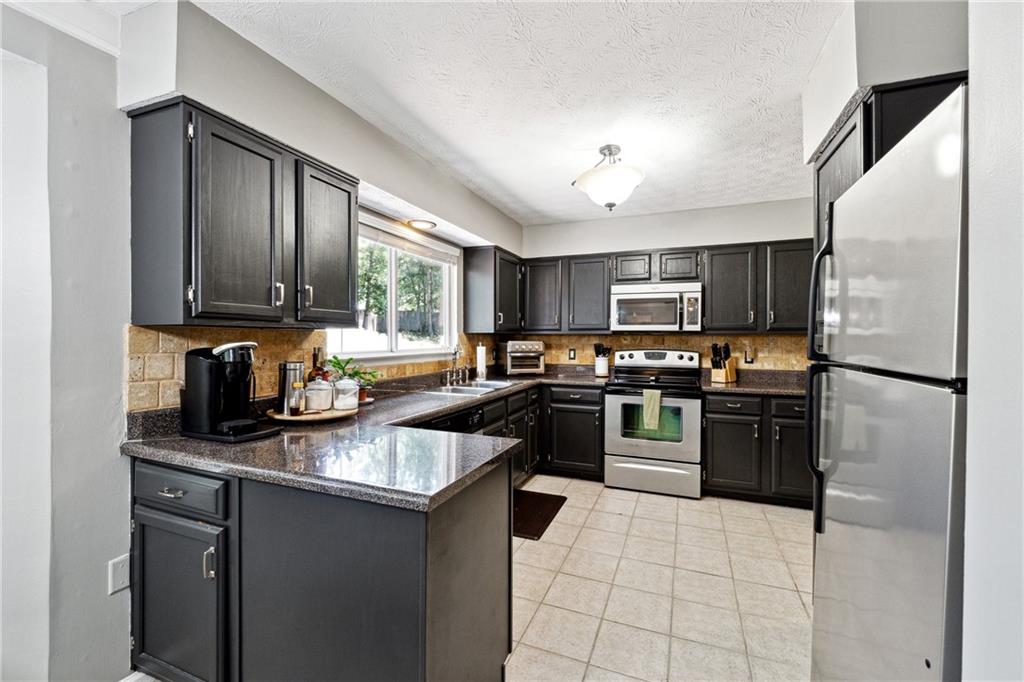 4031 E Meadow Drive, Duluth, Georgia image 11