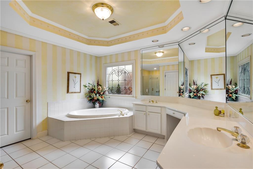 LAFAYETTE SQUARE - Residential