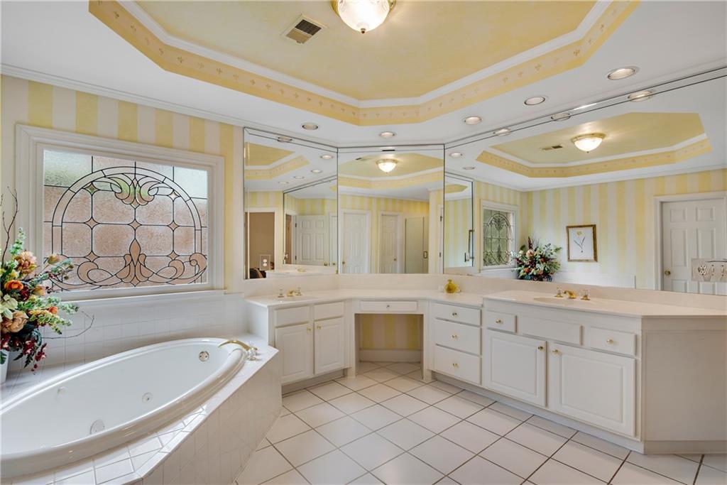 LAFAYETTE SQUARE - Residential