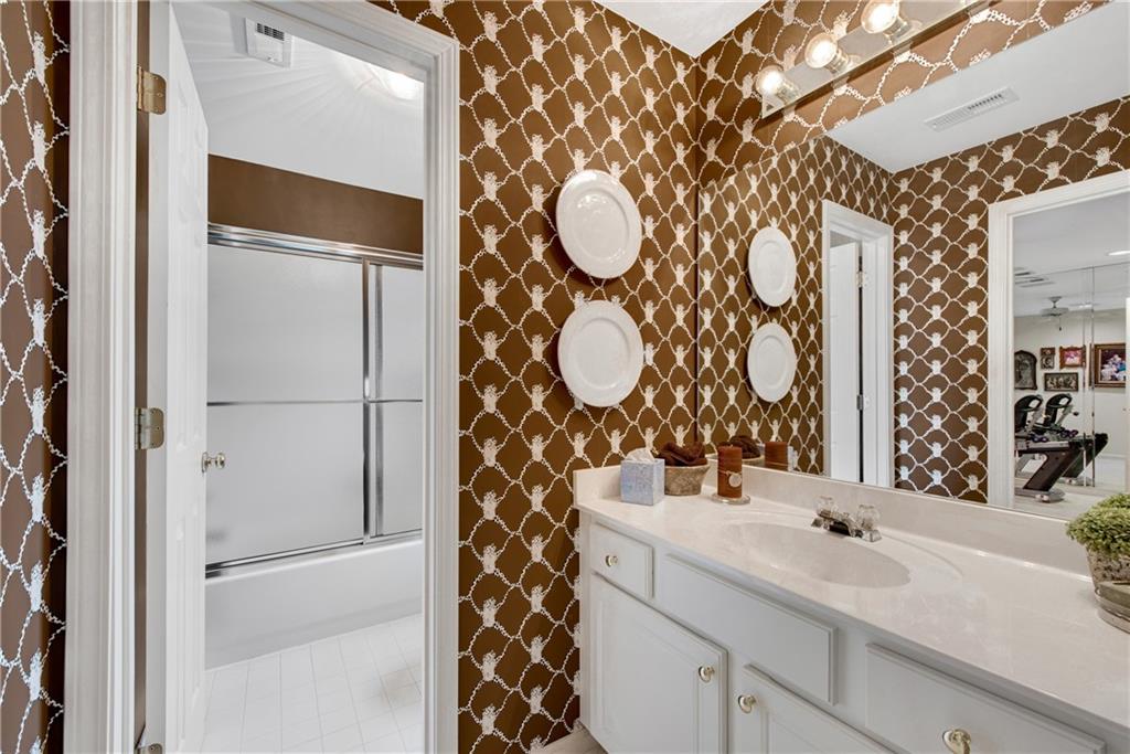 LAFAYETTE SQUARE - Residential