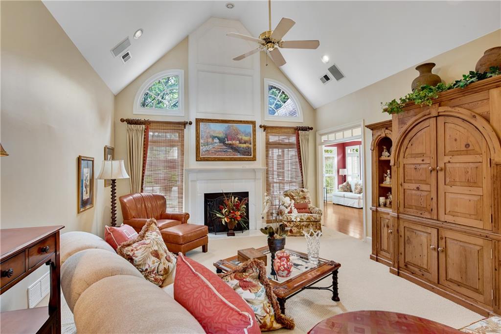 LAFAYETTE SQUARE - Residential