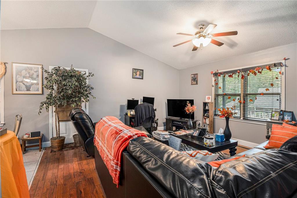 13 River Oaks Drive SW