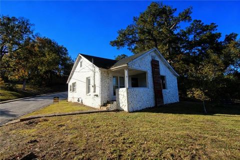 602 W Lake Avenue NW Atlanta GA 30318