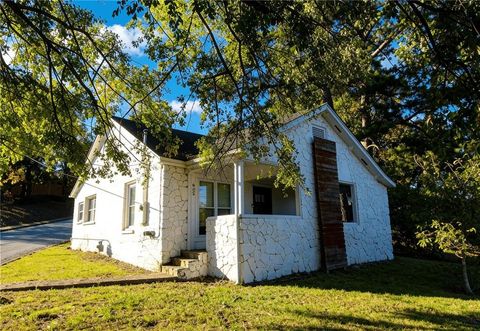 602 W Lake Avenue NW Atlanta GA 30318