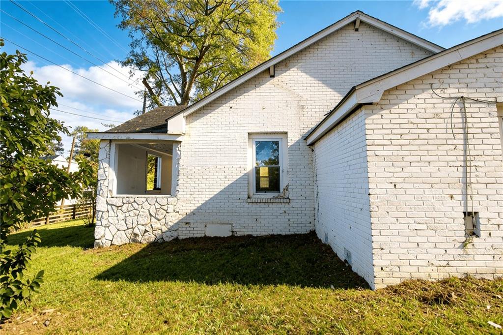 602 W Lake Avenue NW