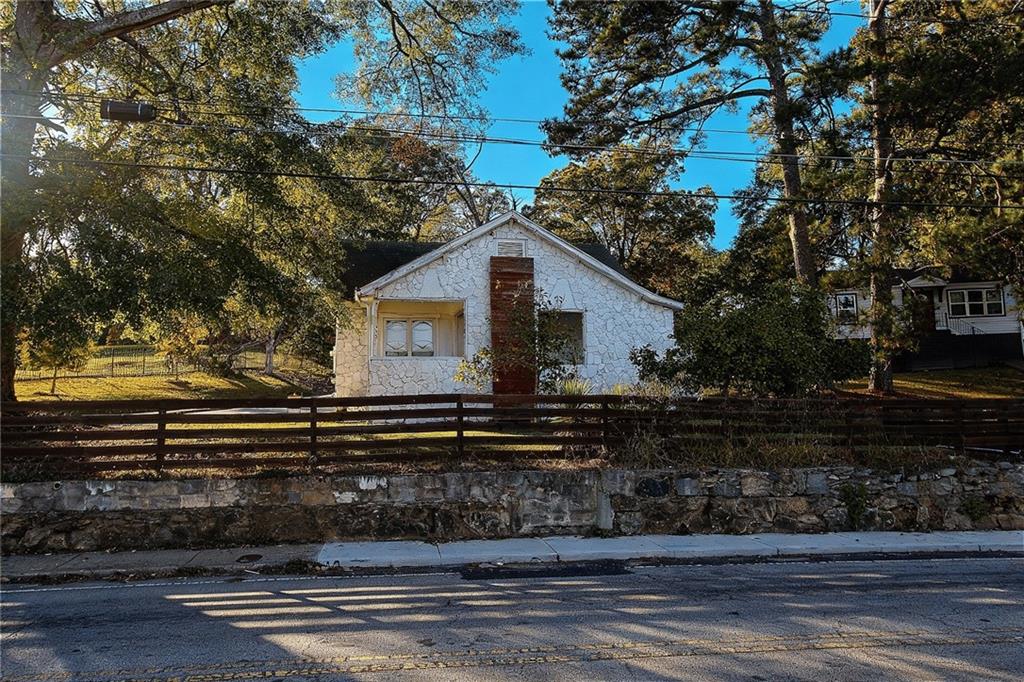 602 W Lake Avenue NW