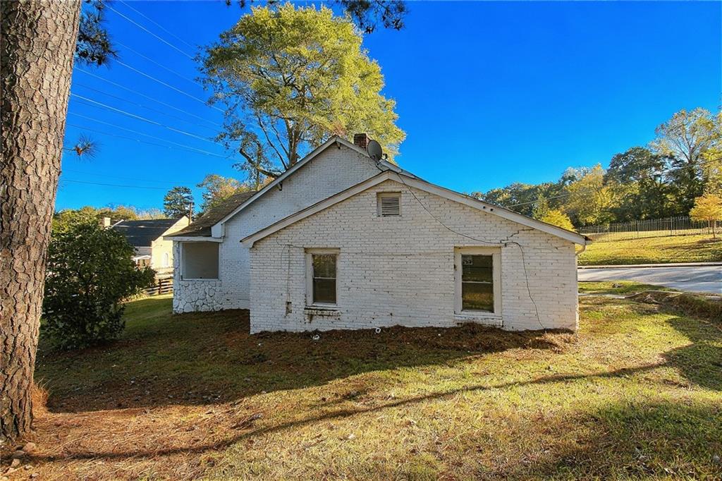 602 W Lake Avenue NW