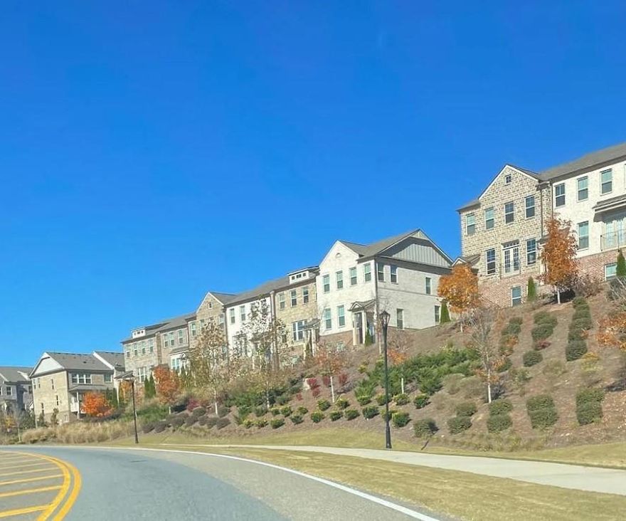 Modern 3BR/2.5BA Pet-Friendly Townhome in Prime Woodstock Location!
Welcome to 363 Commons Ave – a beautifully maintained 3-bedroom, 2.5-bath townhome built just 4 years ago, offering the perfect balance of comfort, convenience, and community.
Located just minutes from Highway 575, this home provides quick access for commuters and is only a short drive from shopping, dining, and entertainment options.
Step inside to enjoy an open-concept living area, a stylish kitchen, and a cozy layout perfect for both relaxing and entertaining. The home also features a pet-friendly policy, so your furry friends are more than welcome!
Don’t miss out on this charming and conveniently located townhome – schedule your tour today!