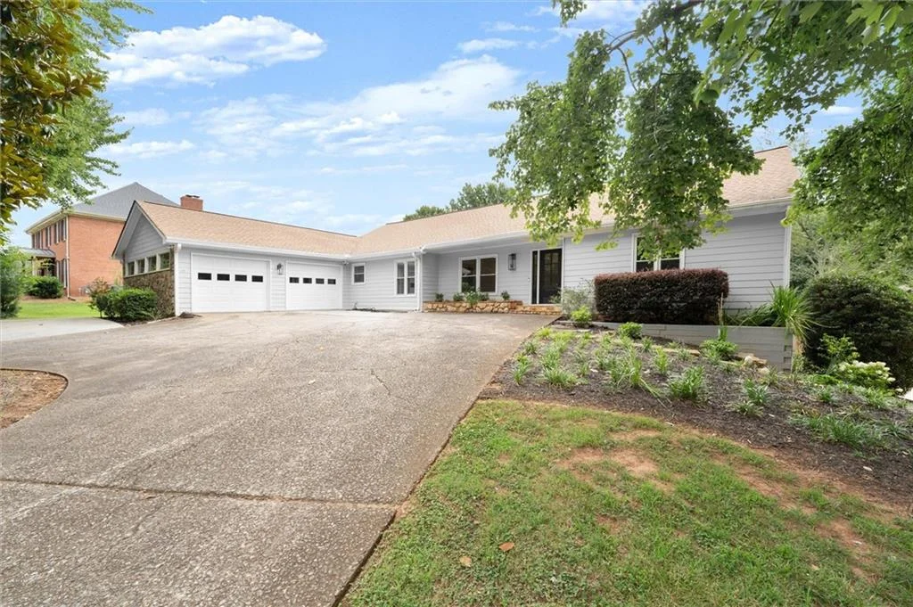 560 Saddle Creek Circle