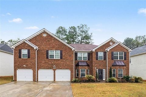 Homes For Sale - 326 Cog Hill Drive<br/> Fairburn, GA 30213