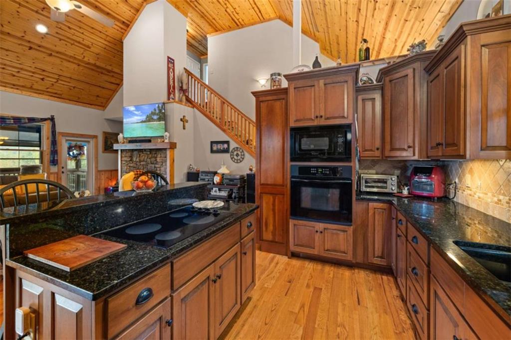 401 Starmont Trail, Clarkesville, Georgia image 9