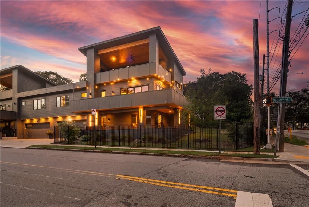 10 Moreland NE